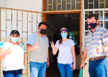 Se suma Atenea Gómez Ricalde a los trabajos de limpieza y mantenimiento de Escuelas