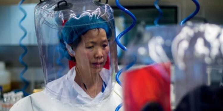 Viróloga china advierte que habrá más mutaciones mortales de covid-19