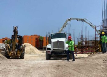 Continúa a marchas forzadas obra del nuevo hospital naval en Isla Mujeres