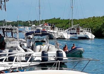 Arriban decenas de embarcaciones a Isla Mujeres para protegerse de `Grace´