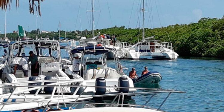 Arriban decenas de embarcaciones a Isla Mujeres para protegerse de `Grace´