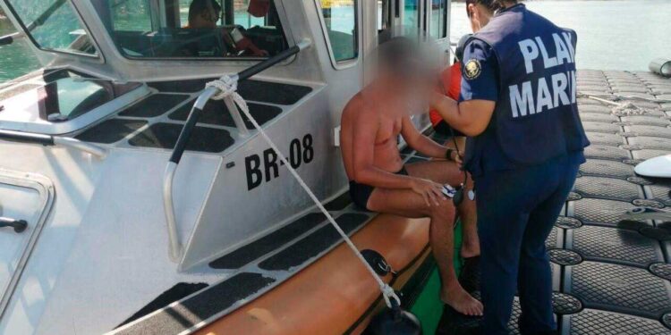 Rescata la SEMAR a una persona en inmediaciones de Isla Mujeres