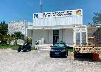 Juan Carrillo también dejó en penumbras el edificio de Gobierno en Punta Sam