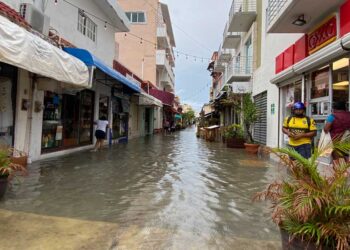 Serias inundaciones a consecuencia de las lluvias en Isla Mujeres