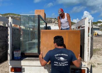 Mobiliario de Tortugranja termina en la basura tras orden de entregar las instalaciones a INAPESCA