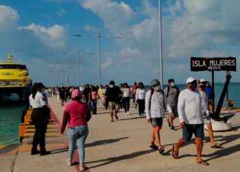 Va en aumento el tráfico de pasajeros en la terminal marítima de Isla Mujeres