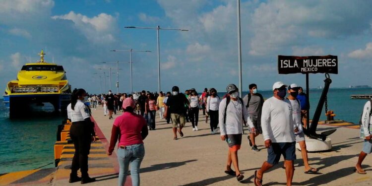 Va en aumento el tráfico de pasajeros en la terminal marítima de Isla Mujeres