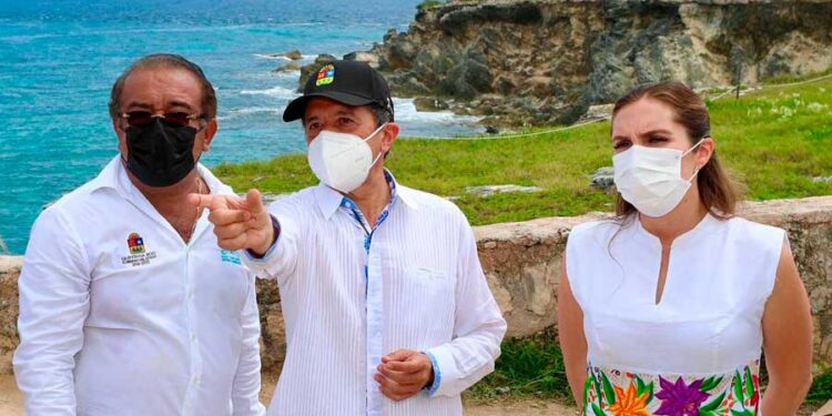 Más obra pública y programas sociales en Isla Mujeres para que las familias vivan mejor: Carlos Joaquín