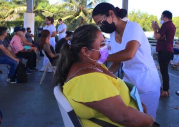 Avanza vacunación contra el Covid-19 en Isla Mujeres