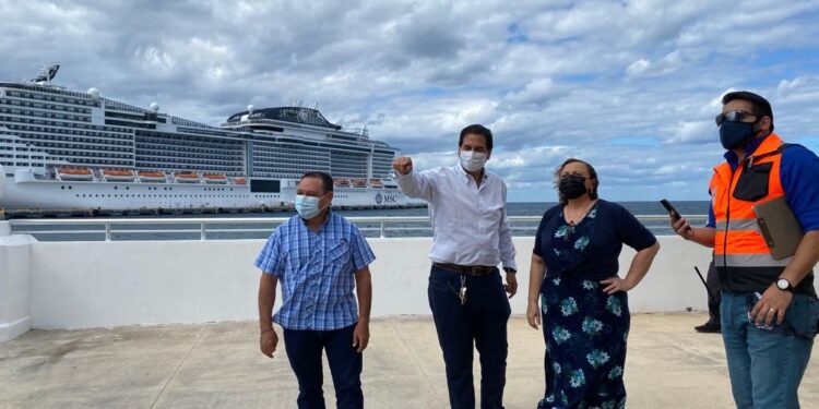 La directora general de la Apiqroo encabeza gira de trabajo en el puerto de Cozumel