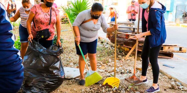 Programa Cuidando Isla Mujeres llega al mercado municipal Audomaro Magaña