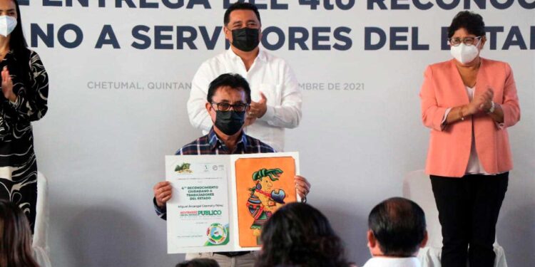 Yohanet Torres Muñoz asiste a la entrega del 4to Reconocimiento Ciudadano a Servidores Públicos de Quintana Roo