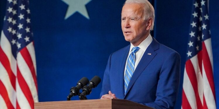 Ante posible invasión de Rusia, Biden pide a los estadounidenses en Ucrania que abandonen el país