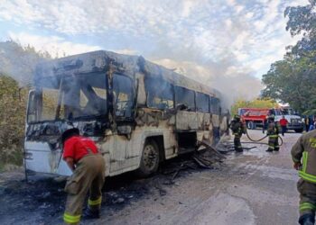 Se incendia autobús en la Zona Hotelera de Cancún