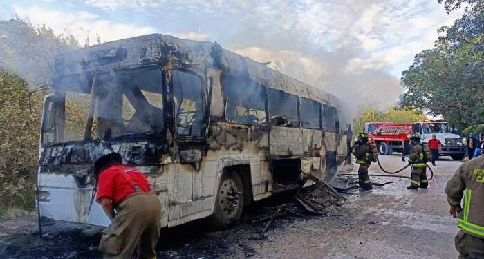 Se incendia autobús en la Zona Hotelera de Cancún