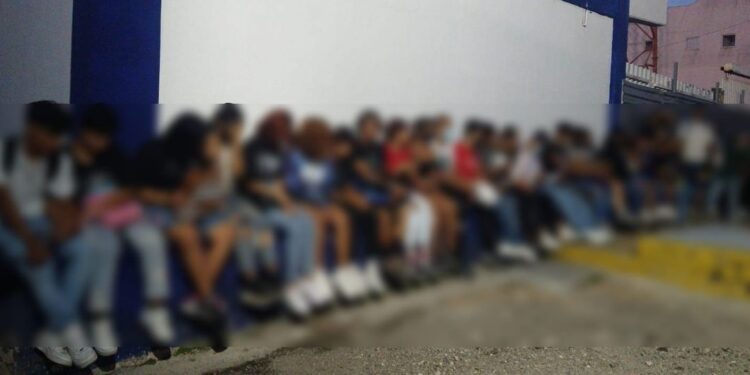 Caen 43 jóvenes en el “Torito” por riña en Parque de las Palapas