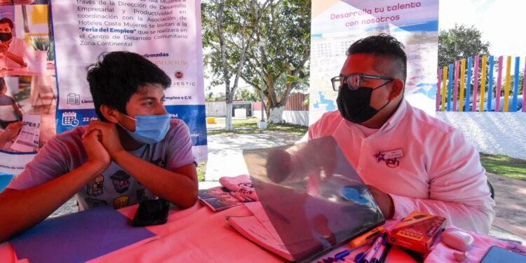 Feria del Empleo en Rancho Viejo ofertó más de mil vacantes del sector hotelero