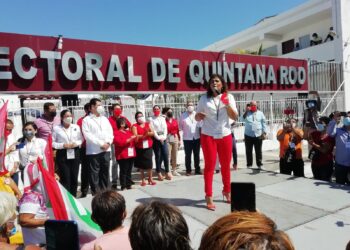 Se registra Leslie Hendricks como candidata a la gubernatura de Quintana Roo