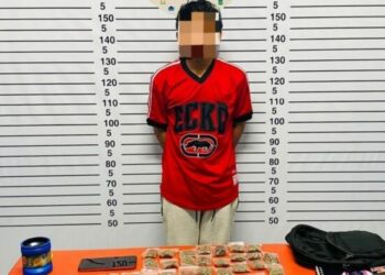 Detienen a menor con cerca de un centenar de dosis de droga