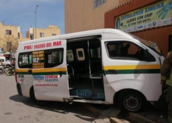 Combista queda prensado tras chocar en Paseos del Mar