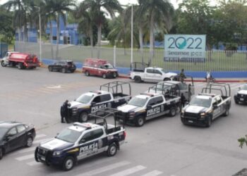 Fuerte movilización por supuesta bomba en la UT de Cancún, suspenden búsqueda