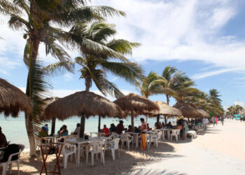 Se prepara Mahahual para vacaciones de Semana Santa