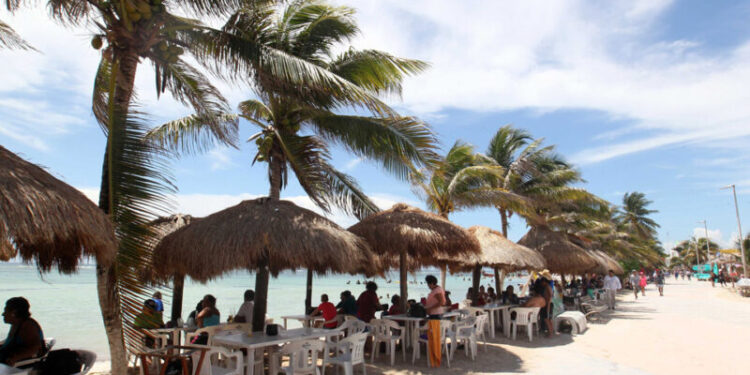 Se prepara Mahahual para vacaciones de Semana Santa