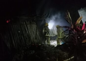 Se quema palapa de persona de la tercera edad en Lázaro Cárdenas