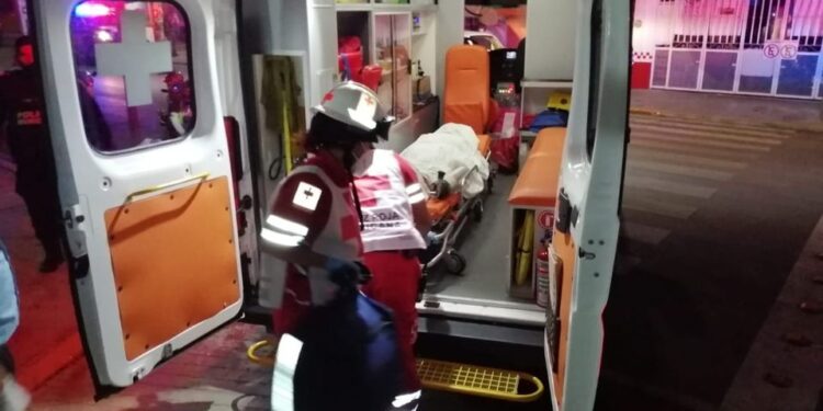 Hieren a balazos a un hombre cuando llegaba a su domicilio en la región 239 de Cancún