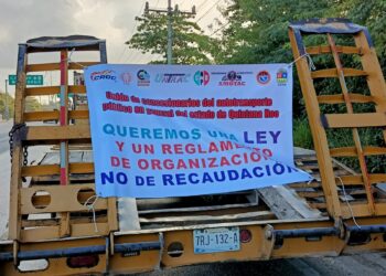 Se manifiestan volqueteros en Cancún