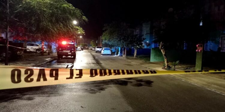 A balazos ejecutan a transeúnte en Villas del Sol