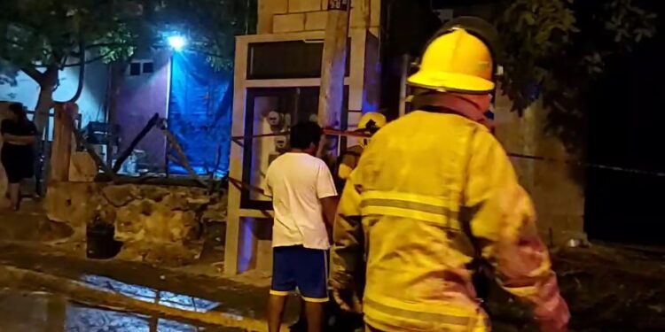 Explota tanque de gas y provoca incendio en vivienda de la colonia La Gloria