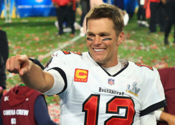 Tom Brady anuncia su regreso a la NFL