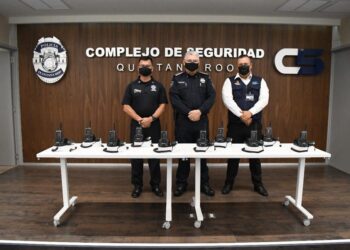 La SSP entrega de radios a Policía Quintana Roo de la zona sur del Estado