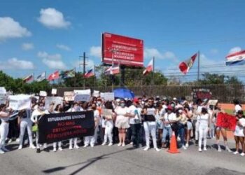 Se manifiestan universitarios para pedir seguridad vial tras muerte de compañera