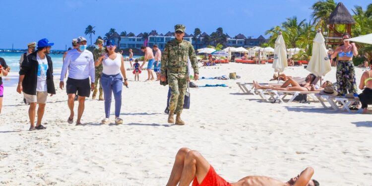 Libres de sargazo playas de Isla Mujeres