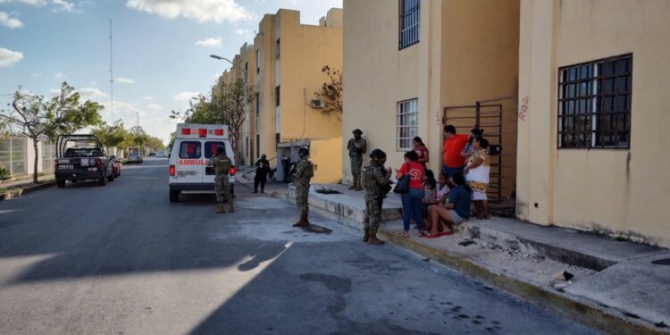 Mujer es atacada por presuntos sicarios en Paseos del Mar