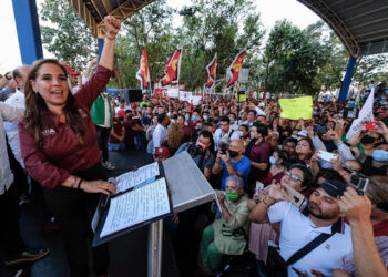 Con el pueblo todo, sin el pueblo nada, sentencia Mara Lezama en Playa del Carmen