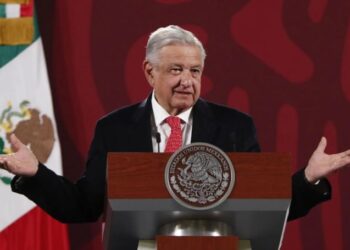 Se lanza AMLO contra ambientalistas; los llama vividores