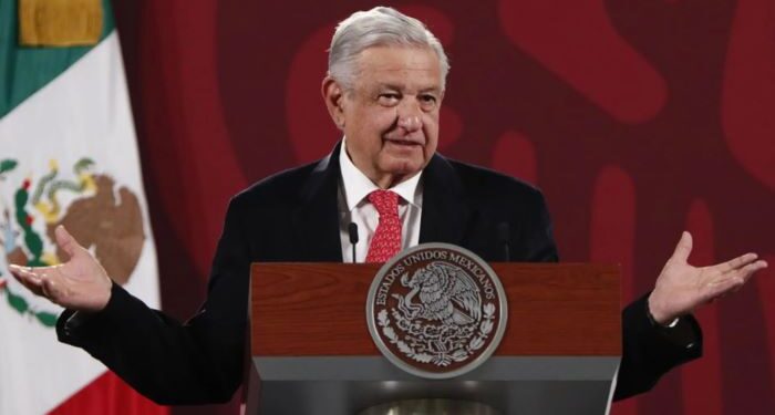 Se lanza AMLO contra ambientalistas; los llama vividores