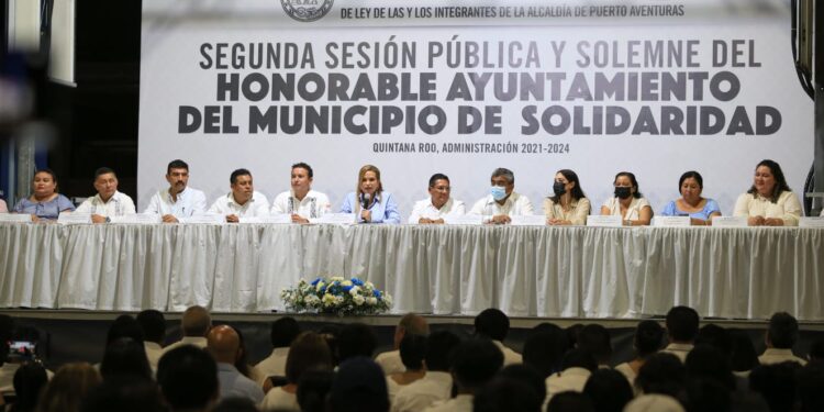 Rinde protesta primer alcalde electo de Puerto Aventuras