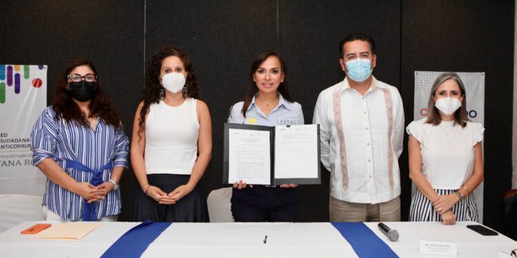 Firma Laura Fernández compromisos anticorrupción para mejorar Quintana Roo