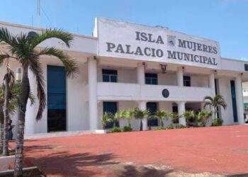 Vinculan a proceso a tres ex servidores públicos por daño patrimonial al municipio de Isla Mujeres