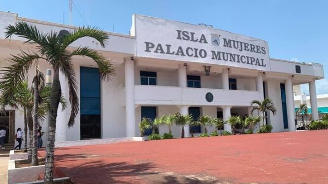 Vinculan a proceso a tres ex servidores públicos por daño patrimonial al municipio de Isla Mujeres