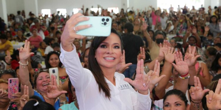 Garantiza Laura Fernández respaldo y seguridad a las mujeres