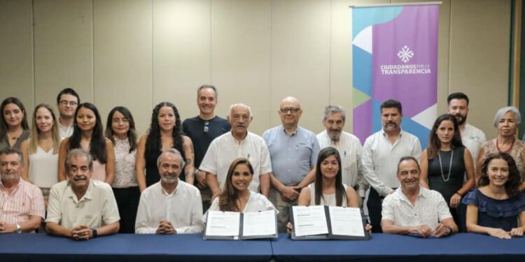 Firma Mara Lezama 10 compromisos con Ciudadanos por la Transparencia