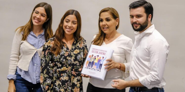 Recibe Mara Lezama la aportación de jóvenes y deportistas al plan de desarrollo