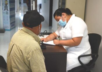Promueve SESA la detección oportuna y el control de enfermedades en los adultos mayores
