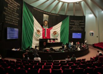 Aprueba XVI Legislatura ley para otorgar útiles escolares en educación básica