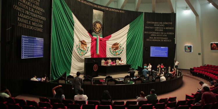 Aprueba XVI Legislatura ley para otorgar útiles escolares en educación básica